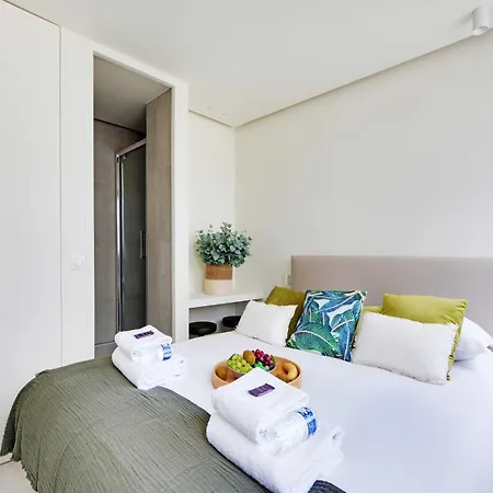 Modern - 2br 6p - Faubourg-du-roule * Париж